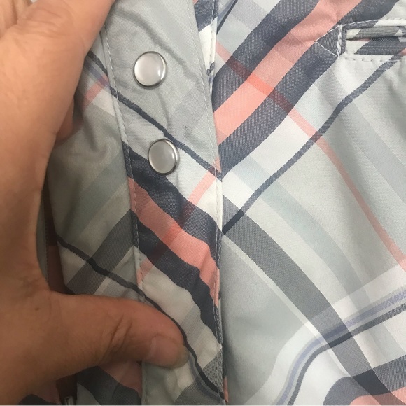 Womens SIMMS guide button snap shirt. Large - Picture 6 of 9